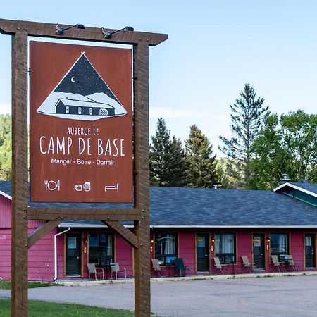 Hostel Auberge De Jeunesse Le Camp De Base LʼAnse-Saint-Jean Zewnętrze zdjęcie