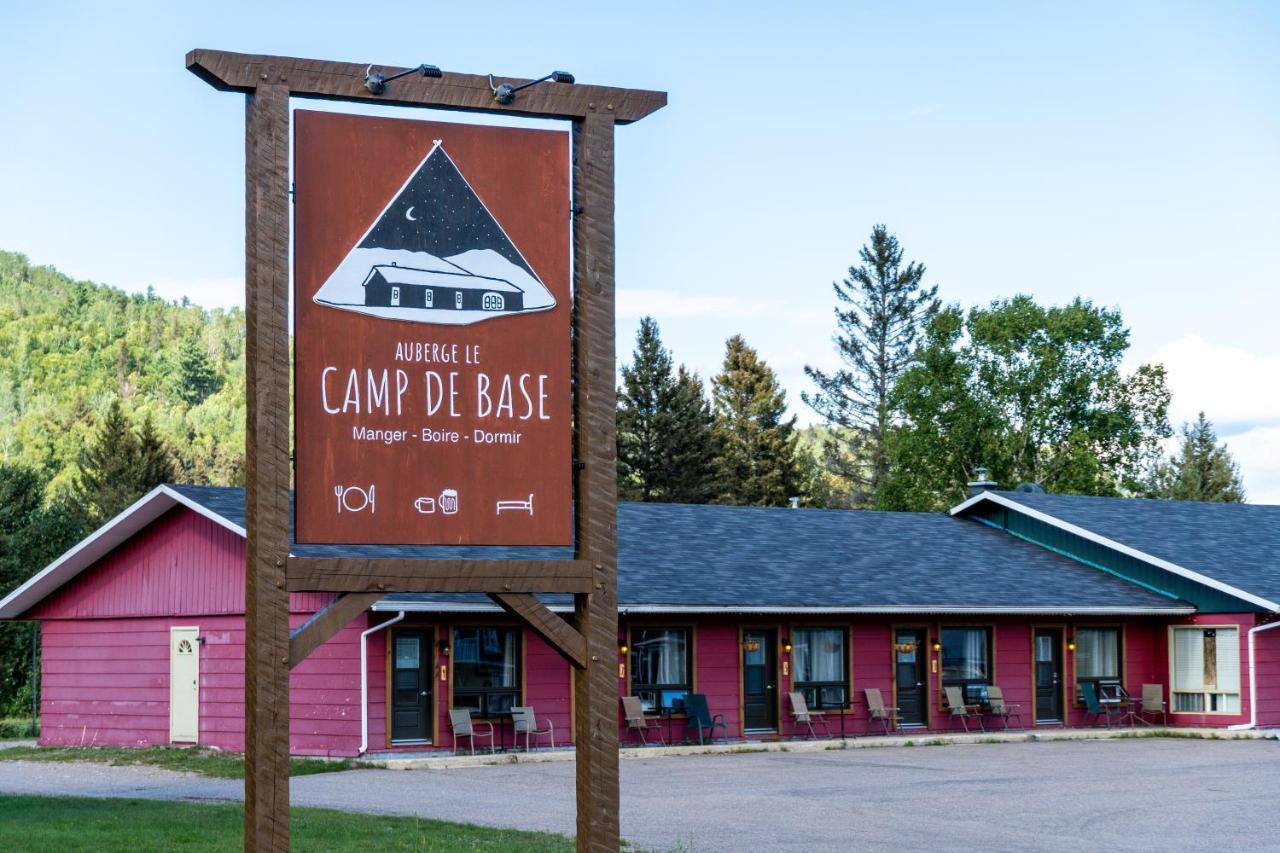 Hostel Auberge De Jeunesse Le Camp De Base LʼAnse-Saint-Jean Zewnętrze zdjęcie